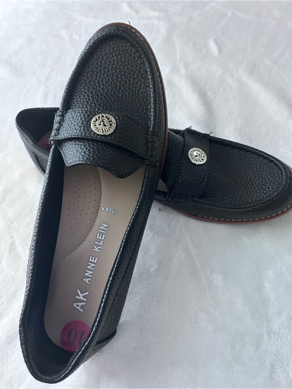 Anne Klein Women’s Black Pebbled Loafers with Silver Medallion Size 10 - Picture 9 of 9